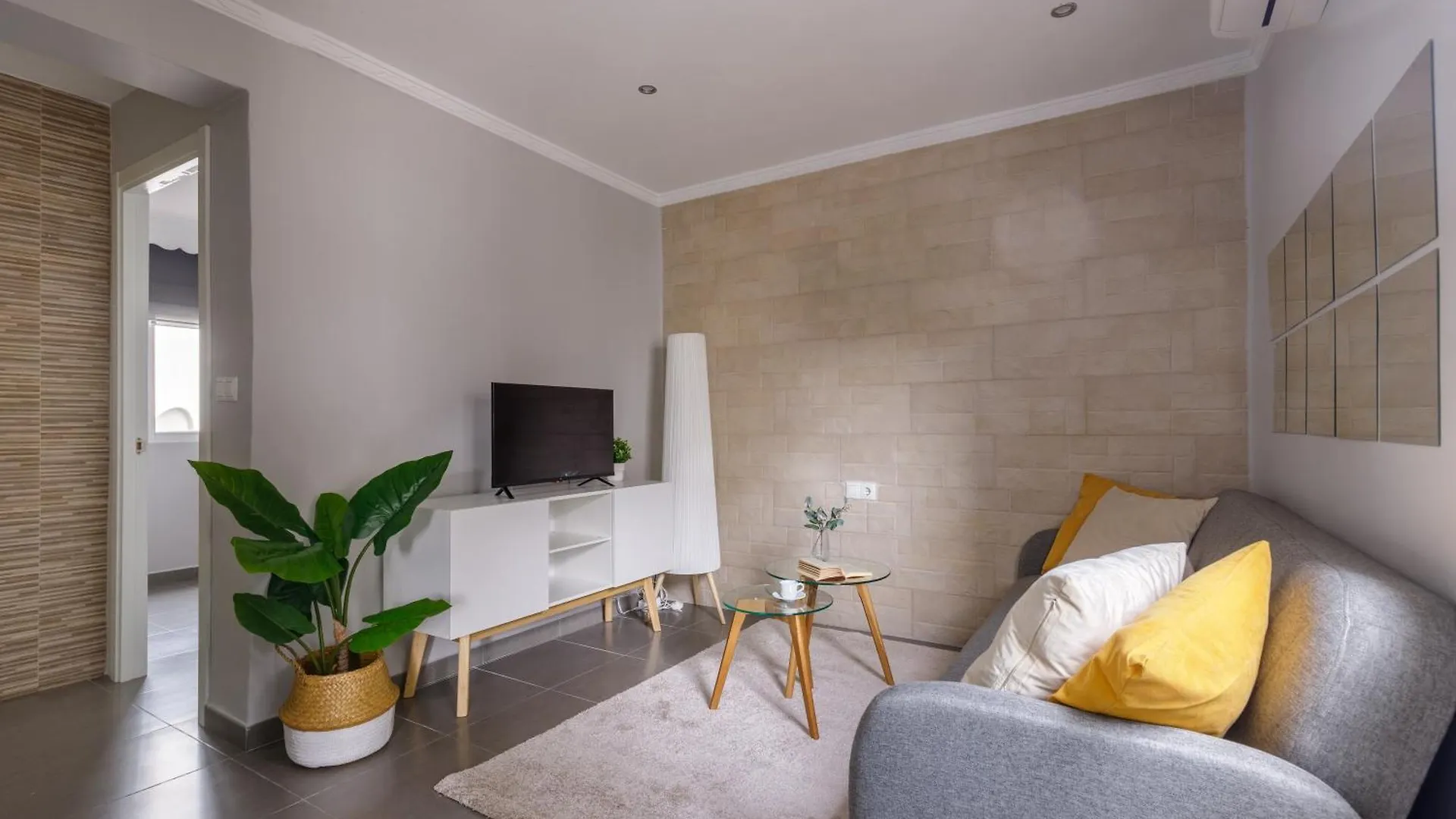 Malaga Dream Apartment contacts